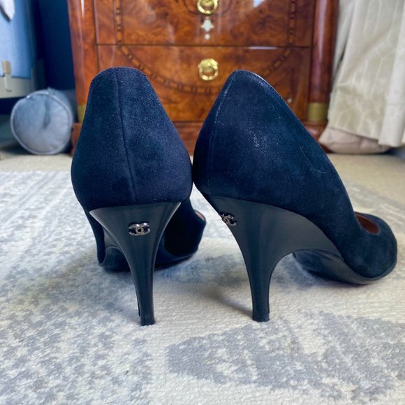 Chanel Authentic Black Suede Logo CC Pumps Heels w COA - Picture 4 of 13